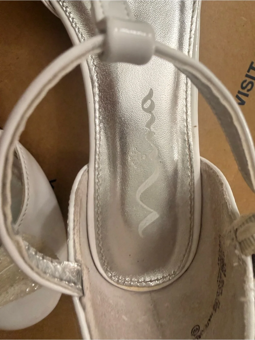 Nina girl’s dressy white heels with glittery bow detail size 4